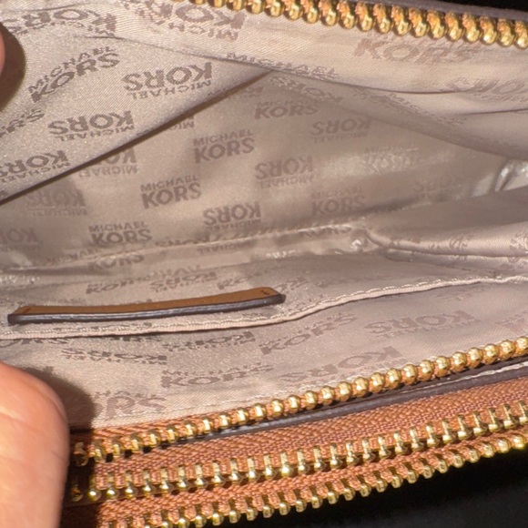 Michael Kors Tan and White Crossbody Bag - Picture 5 of 15